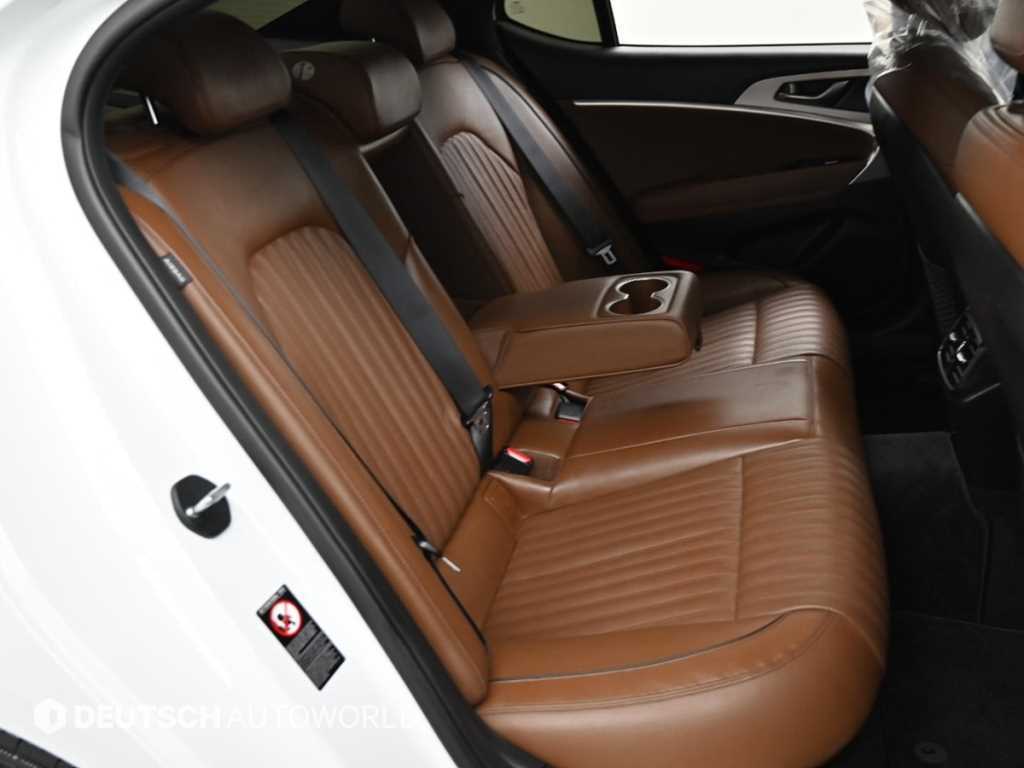 Genesis G70 - Vista 12