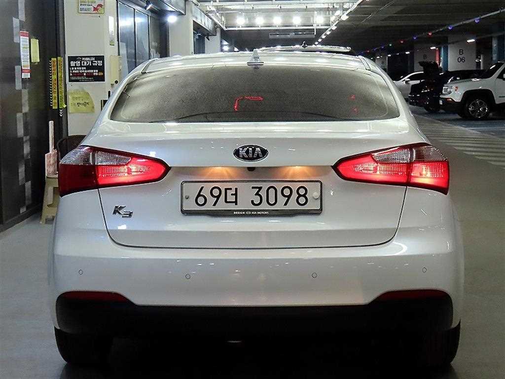 KIA K3 - Vista 5