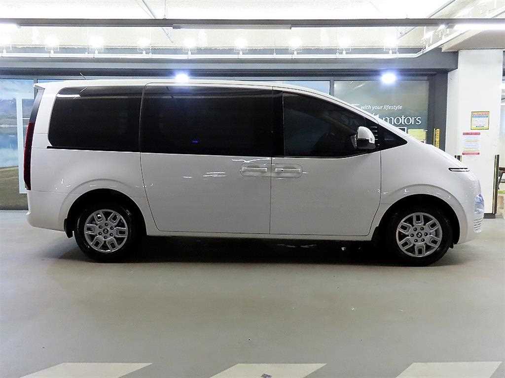 HYUNDAI Staria - Vista 3
