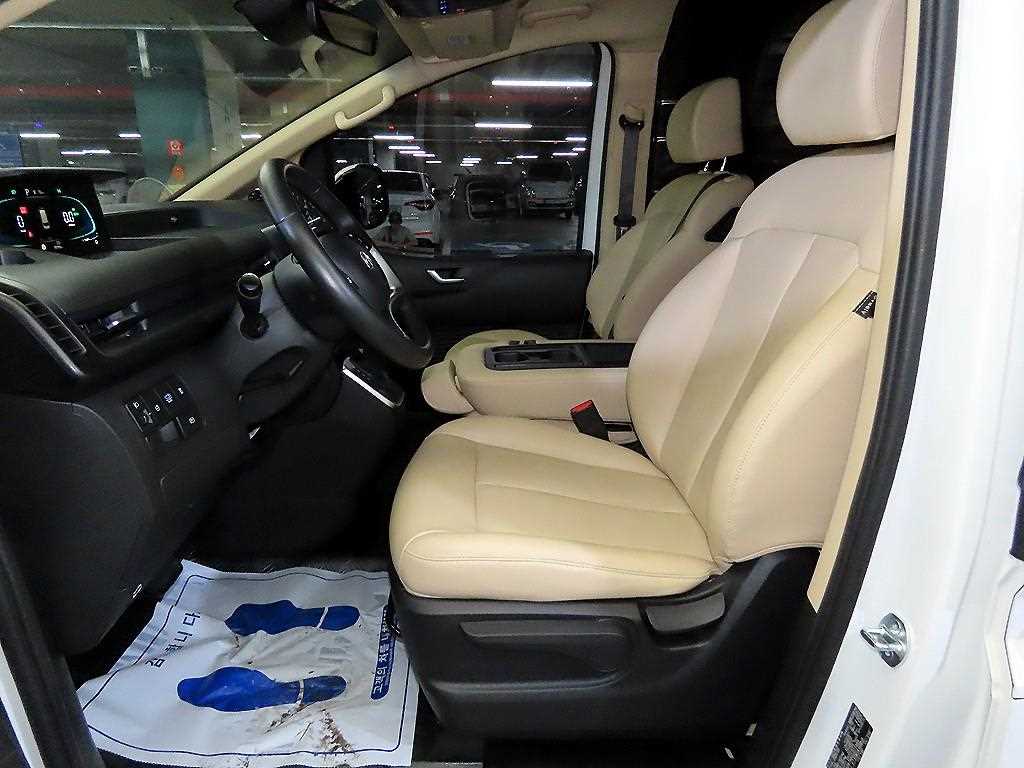 HYUNDAI Staria - Vista 6