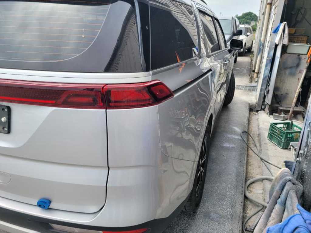 KIA Carnival - Vista 5
