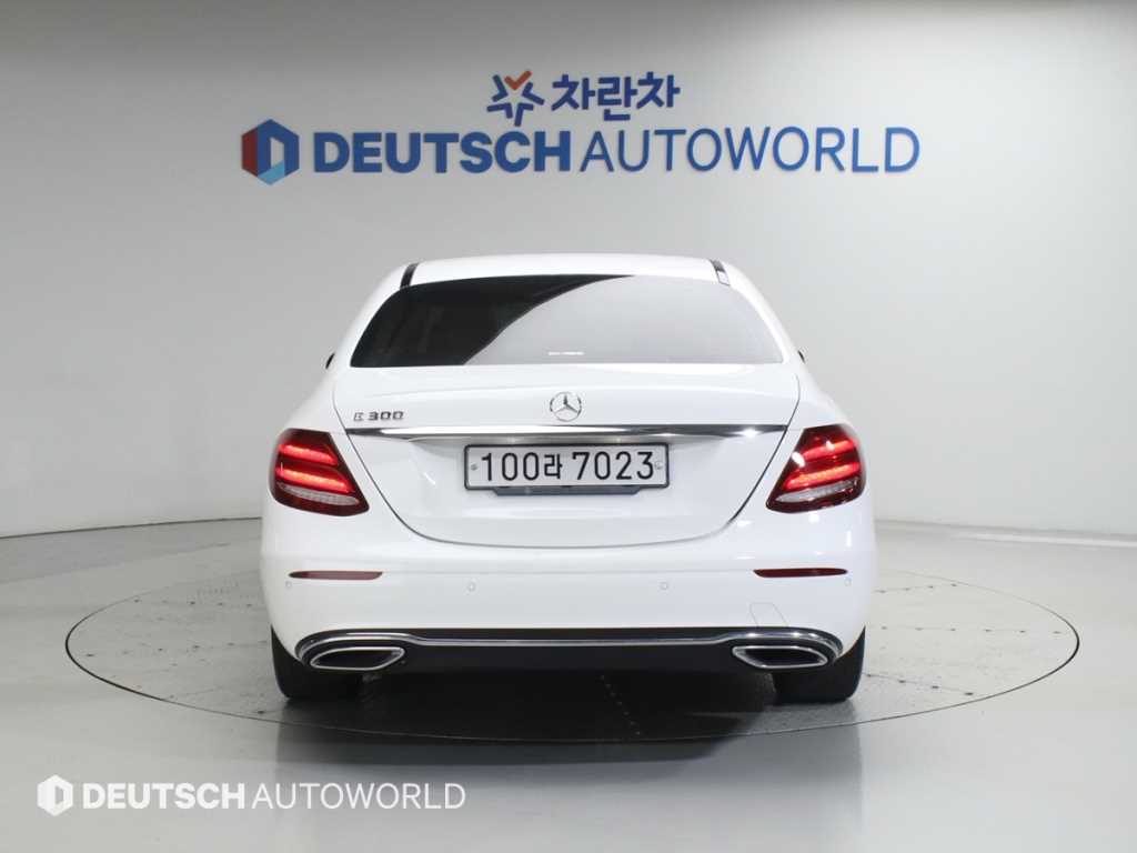 Mercedes Benz E class - Vista 4
