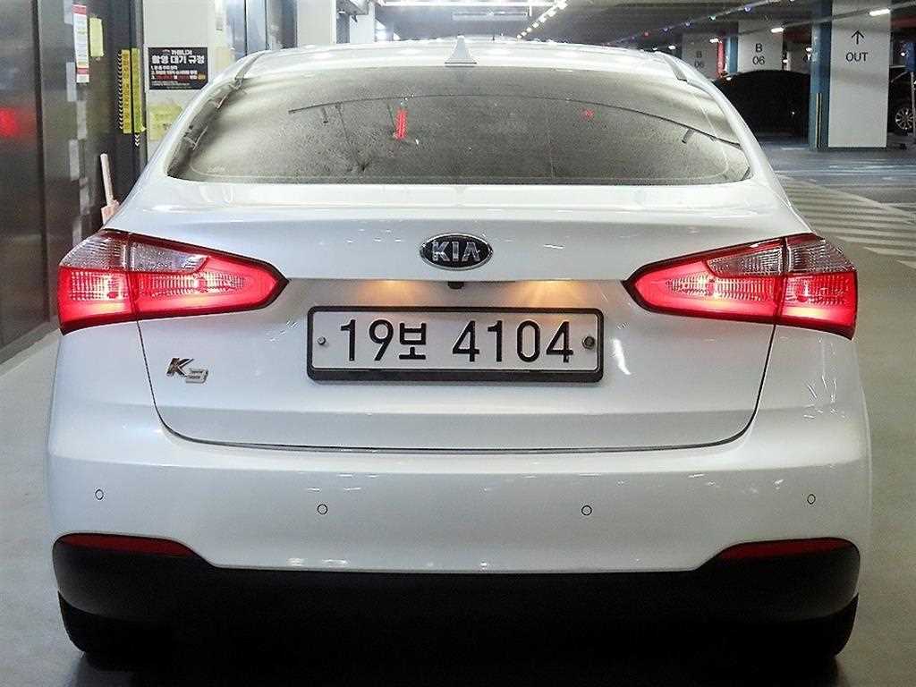 KIA K3 - Vista 5