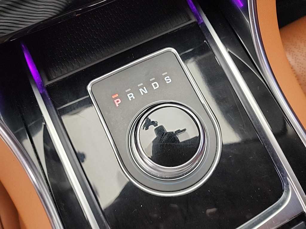 Jaguar XE - Vista 8