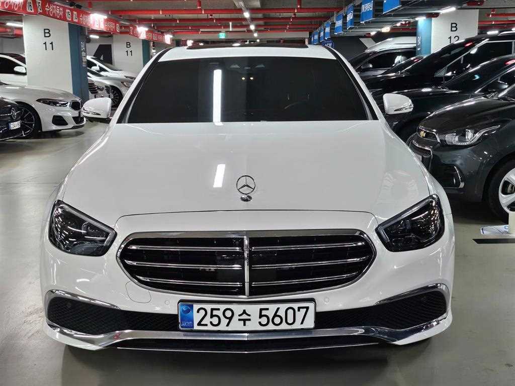 Mercedes Benz E class - Vista 2