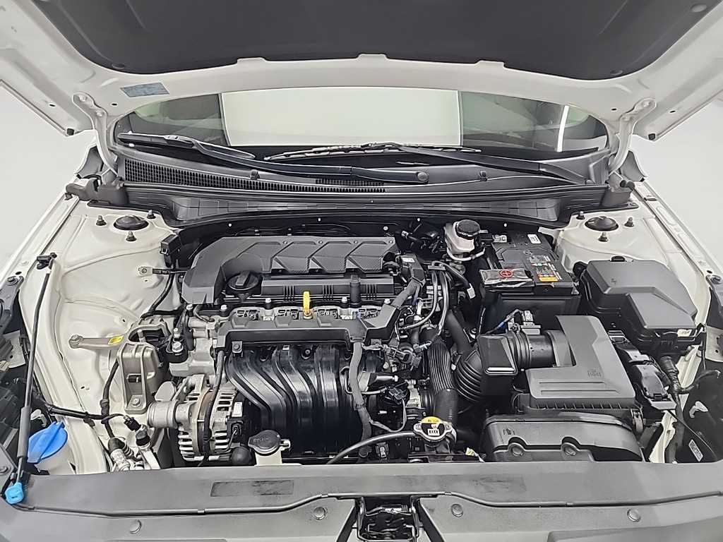 HYUNDAI Avante - Vista 5