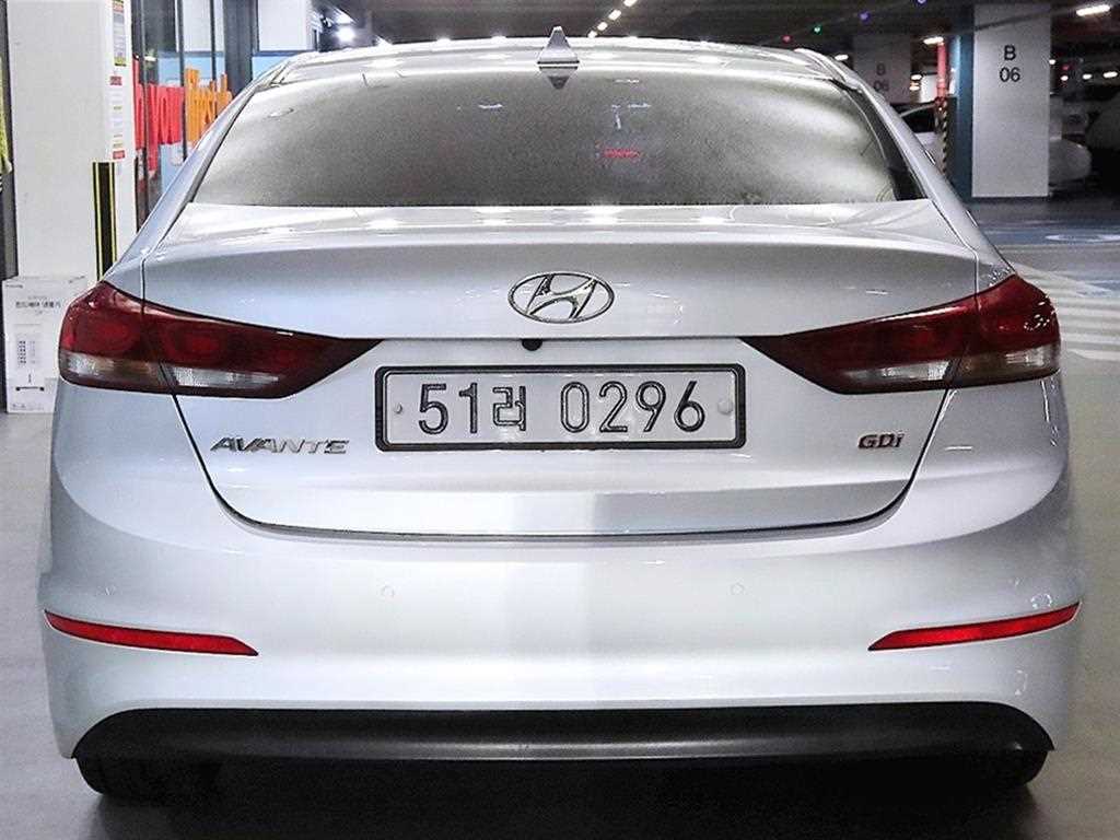 HYUNDAI Avante - Vista 5