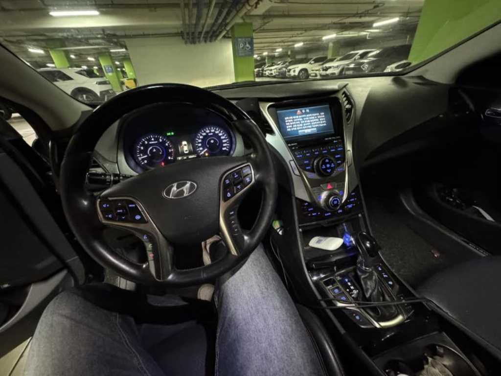 HYUNDAI Grandeur - Vista 7
