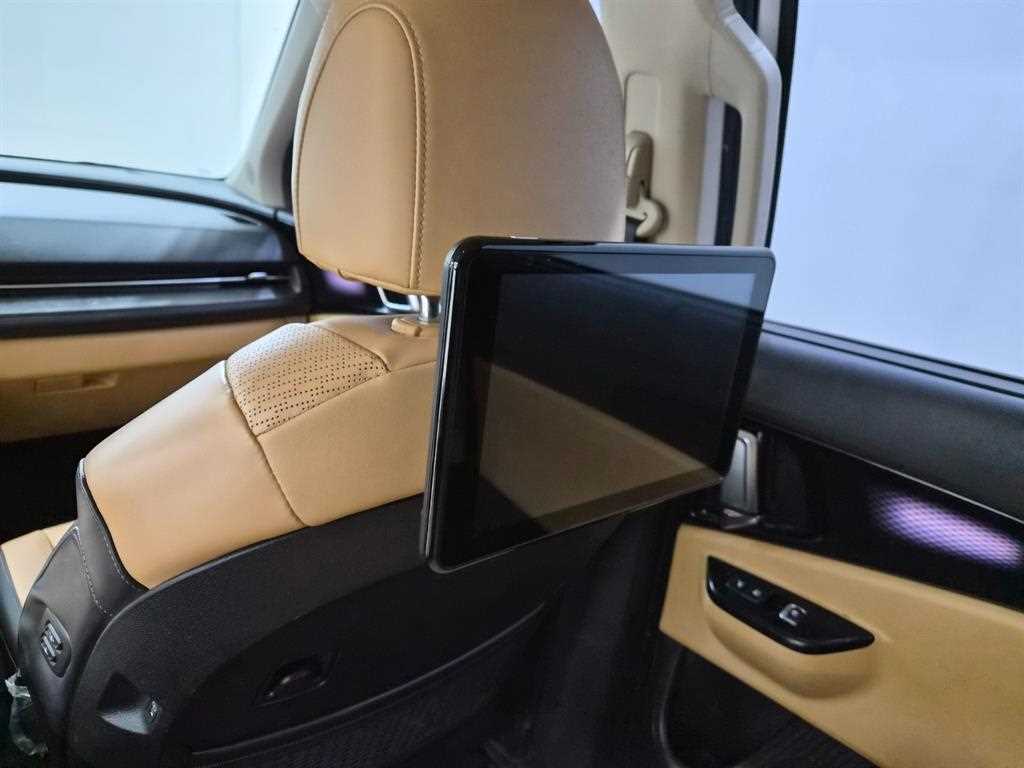 KIA Carnival - Vista 9