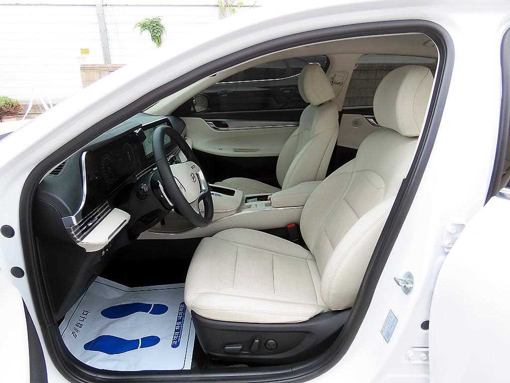 HYUNDAI Grandeur - Vista 5