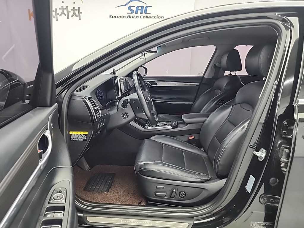 HYUNDAI Grandeur - Vista 11