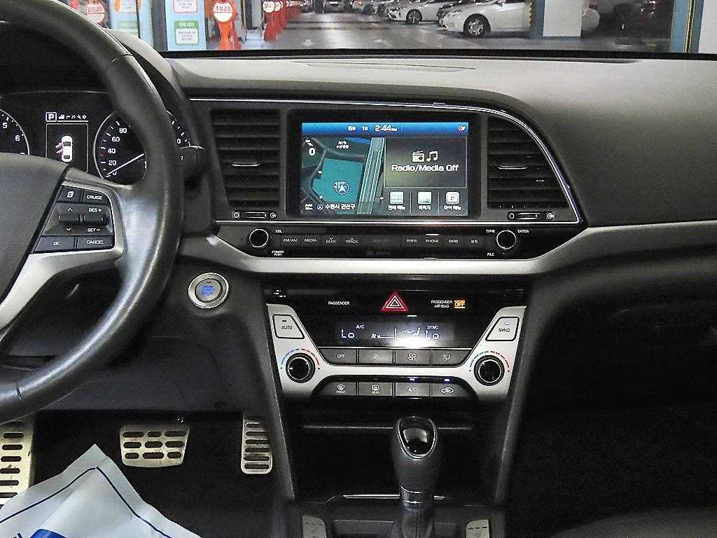 HYUNDAI Avante - Vista 11