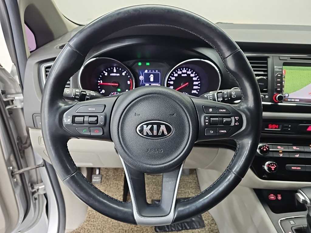 KIA Carnival - Vista 9