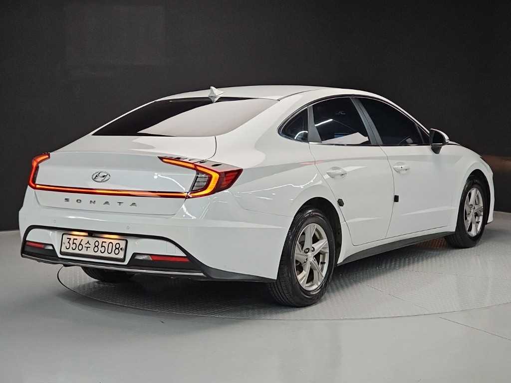 HYUNDAI Sonata - Vista 4