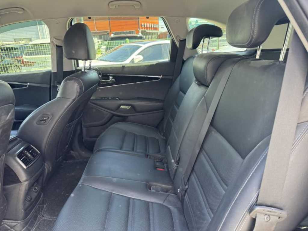 KIA Sorento - Vista 8