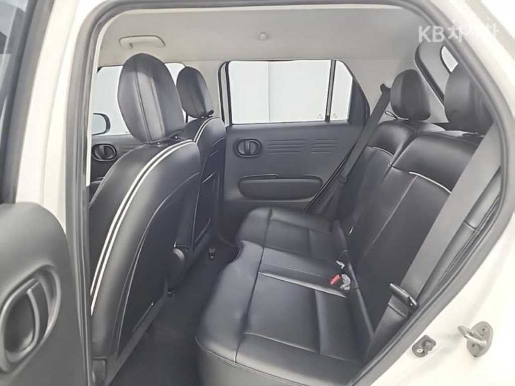 HYUNDAI Casper - Vista 6