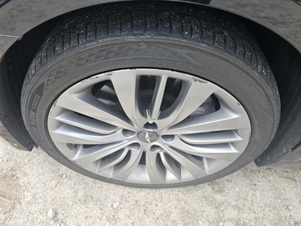 HYUNDAI Genesis - Vista 7