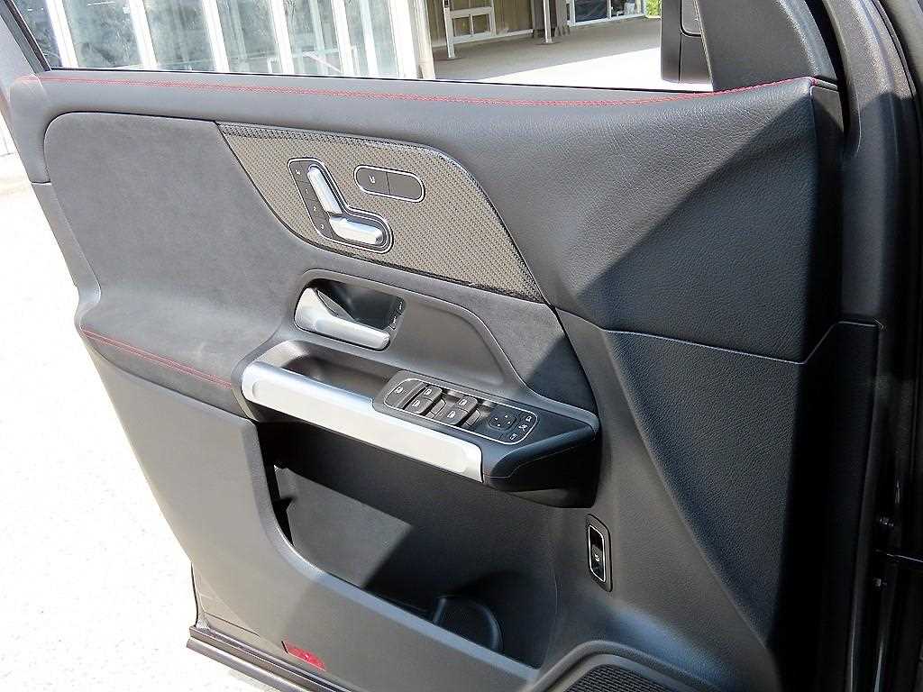 Mercedes Benz GLB Class - Vista 11