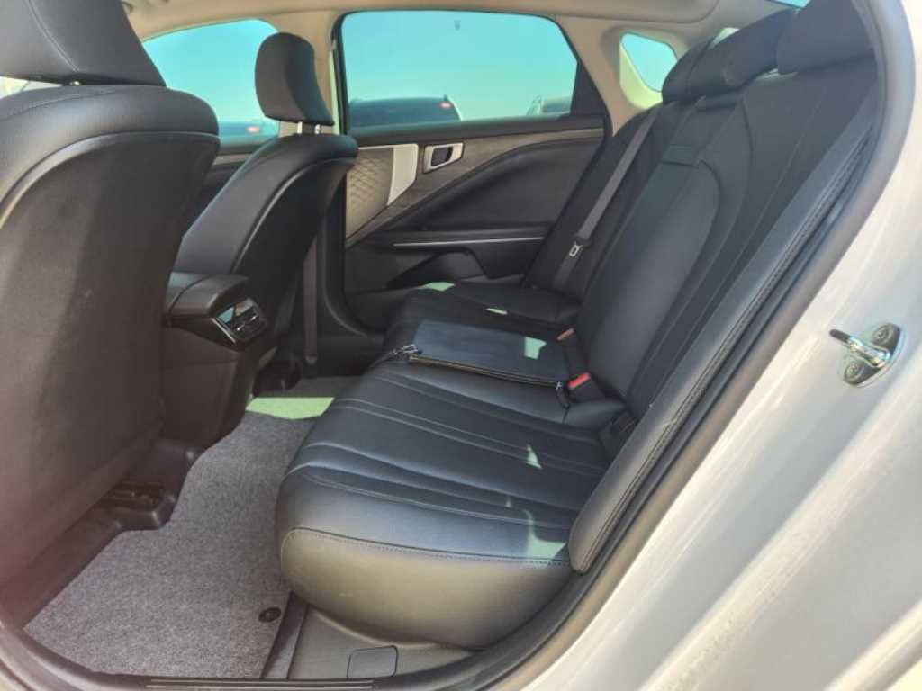 KIA K8 - Vista 12