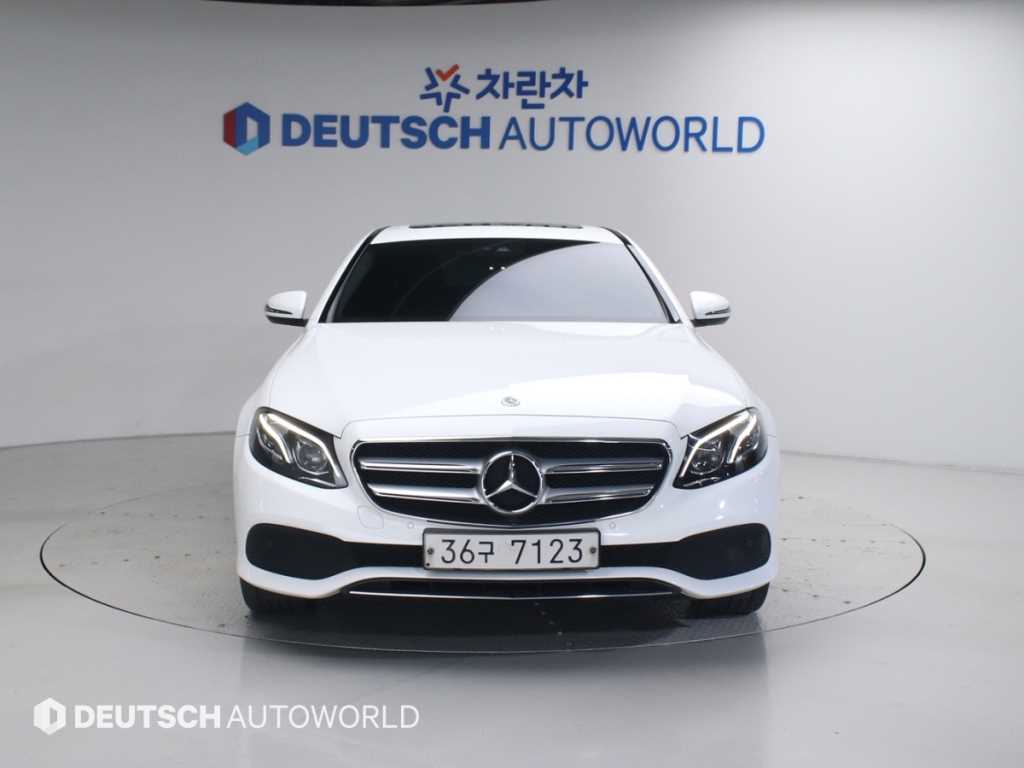 Mercedes Benz E class - Vista 3