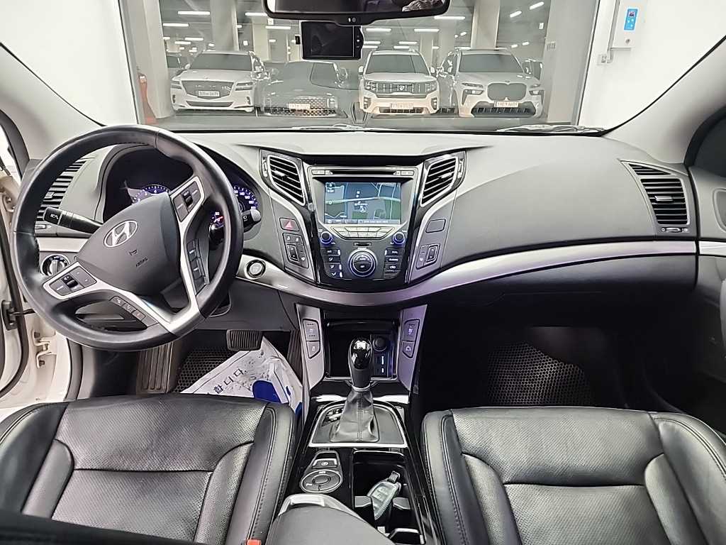 HYUNDAI i40 - Vista 7