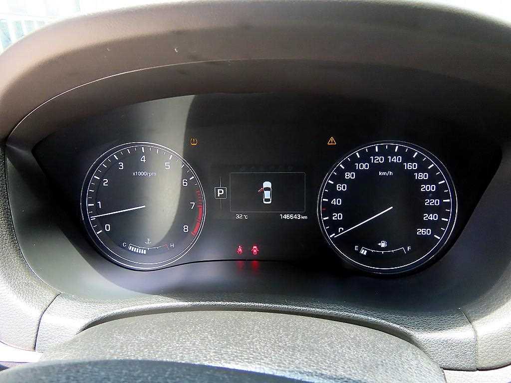 HYUNDAI Genesis - Vista 9