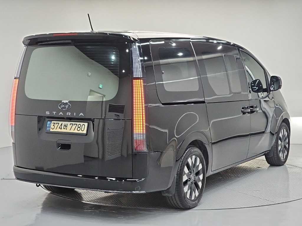 HYUNDAI Staria - Vista 4