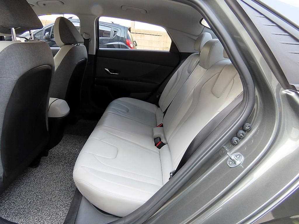 HYUNDAI Avante - Vista 6
