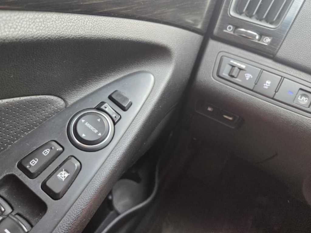 HYUNDAI Sonata - Vista 9
