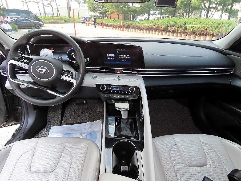 HYUNDAI Avante - Vista 7
