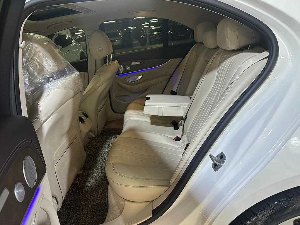 Mercedes Benz E class - Vista 8