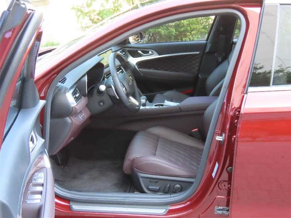 Genesis G70 - Vista 12