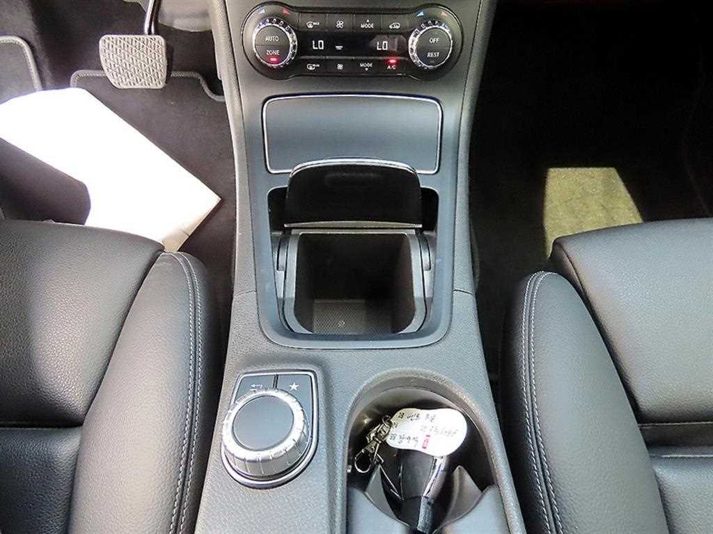 Mercedes Benz B Class (MY B) - Vista 12