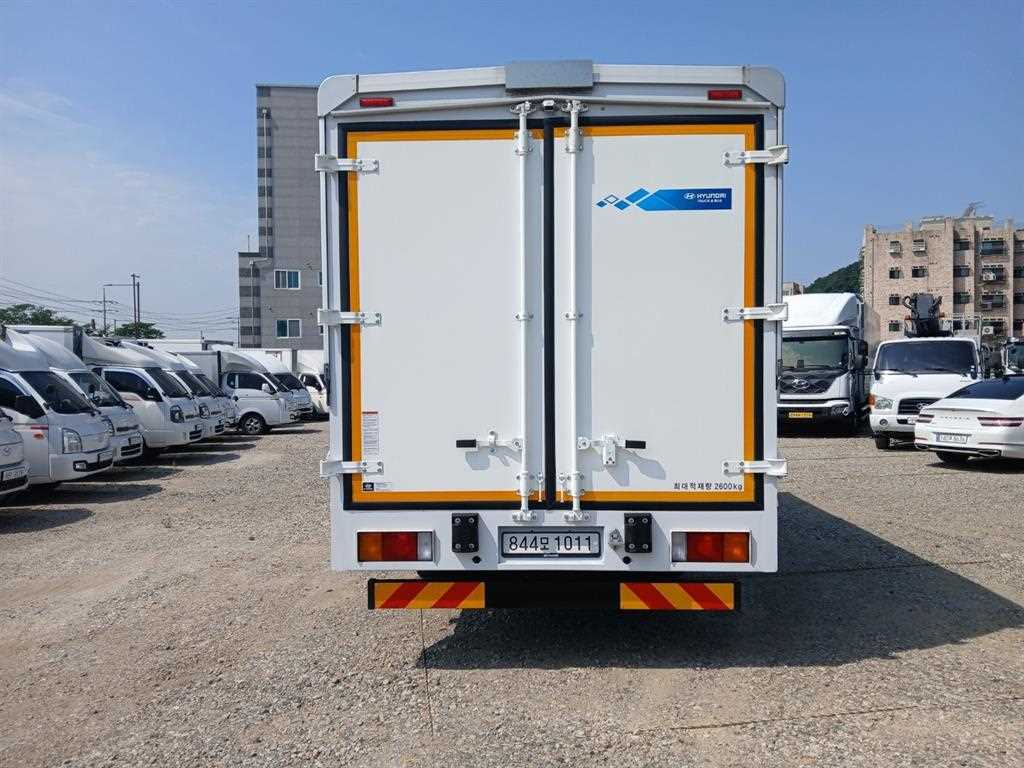 medium and large cargo truck - Vista 5