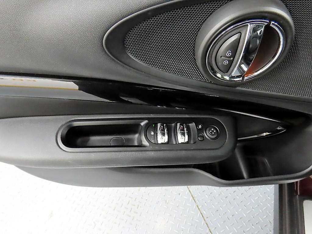 Mini Clubman - Vista 11