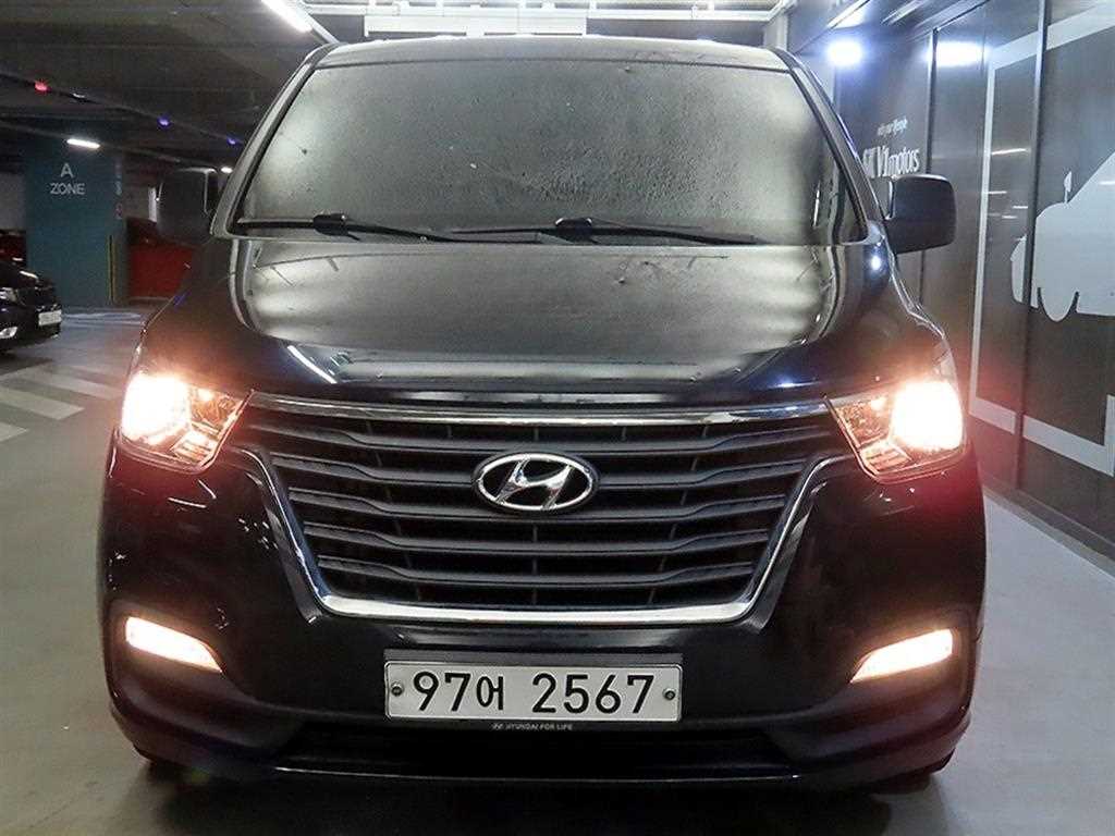 HYUNDAI Starex - Vista 2