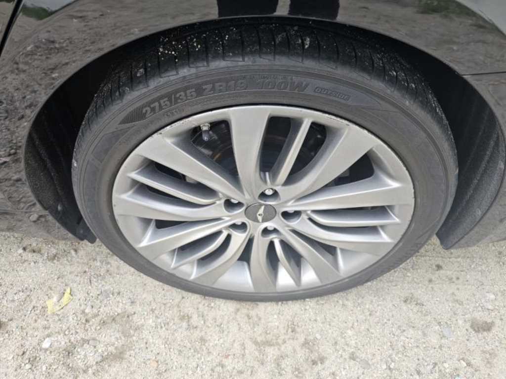 HYUNDAI Genesis - Vista 8
