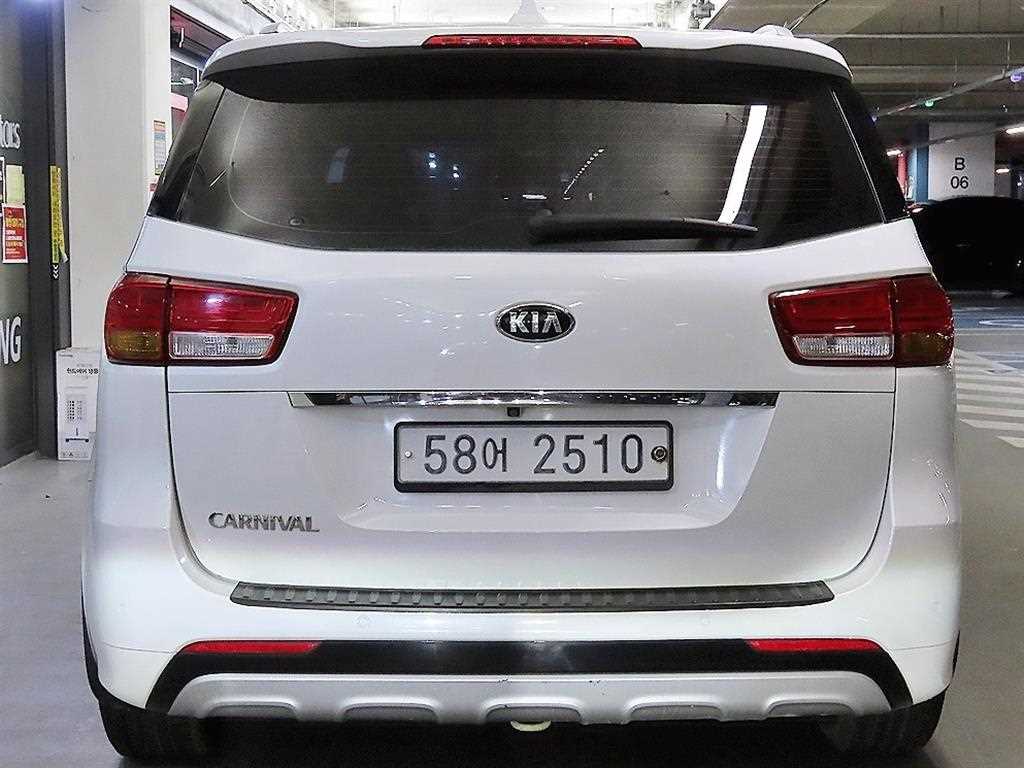 KIA Carnival - Vista 5