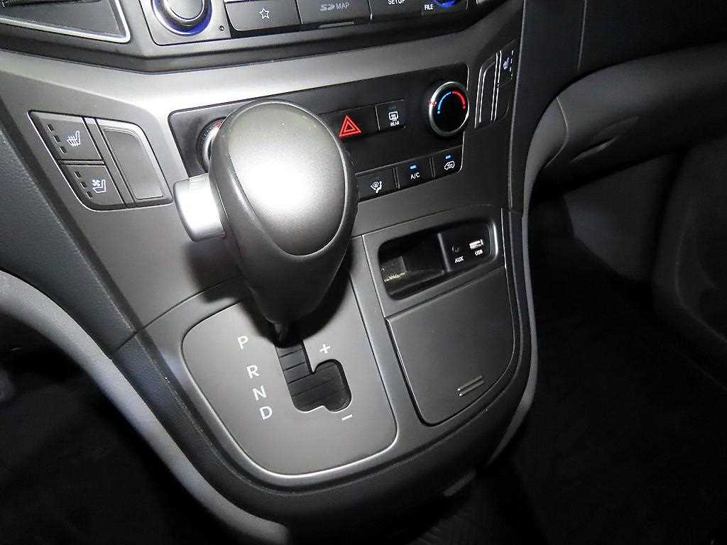 HYUNDAI Starex - Vista 12