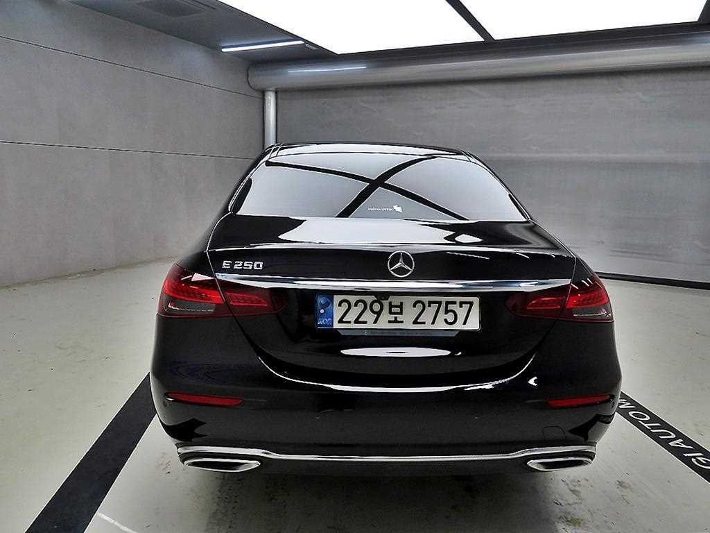 Mercedes Benz E class - Vista 3