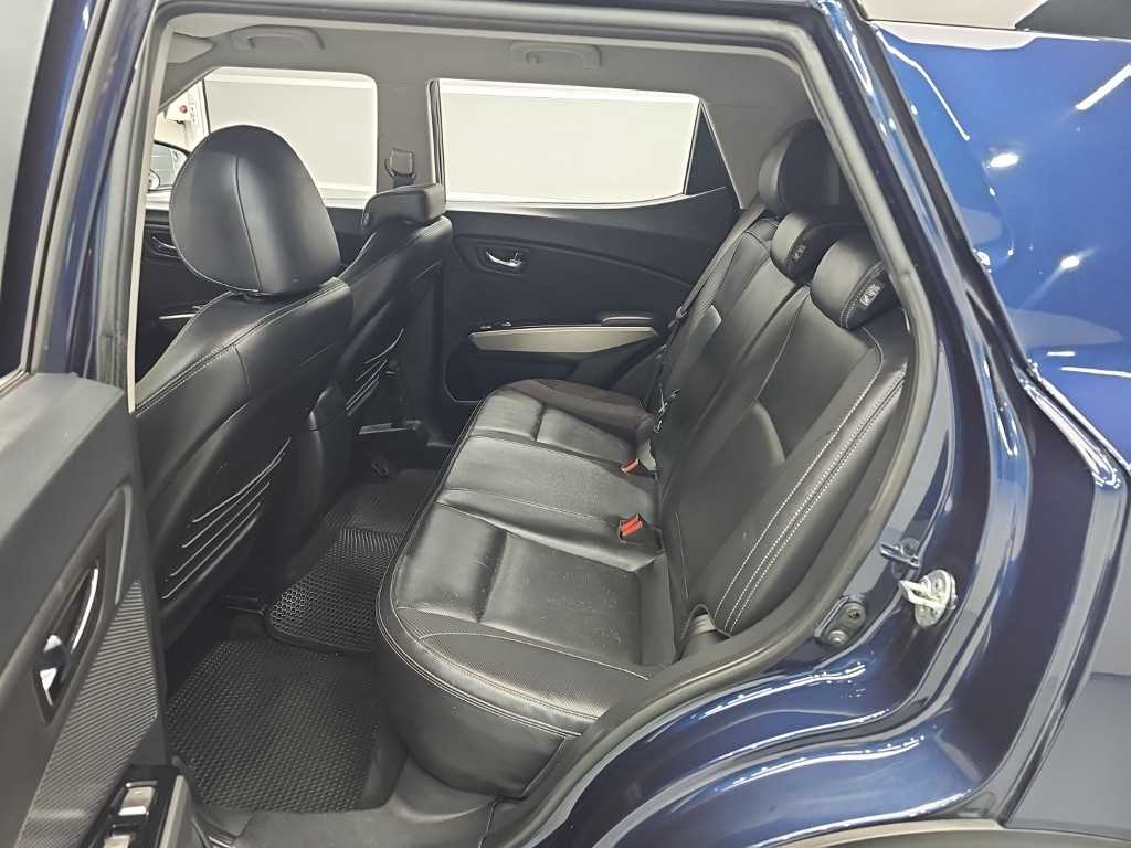 Ssangyong Tivoli - Vista 12