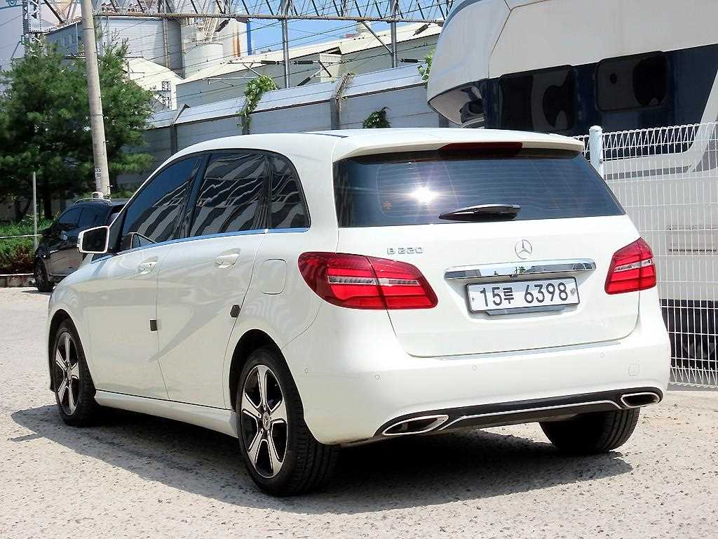 Mercedes Benz B Class (MY B) - Vista 3