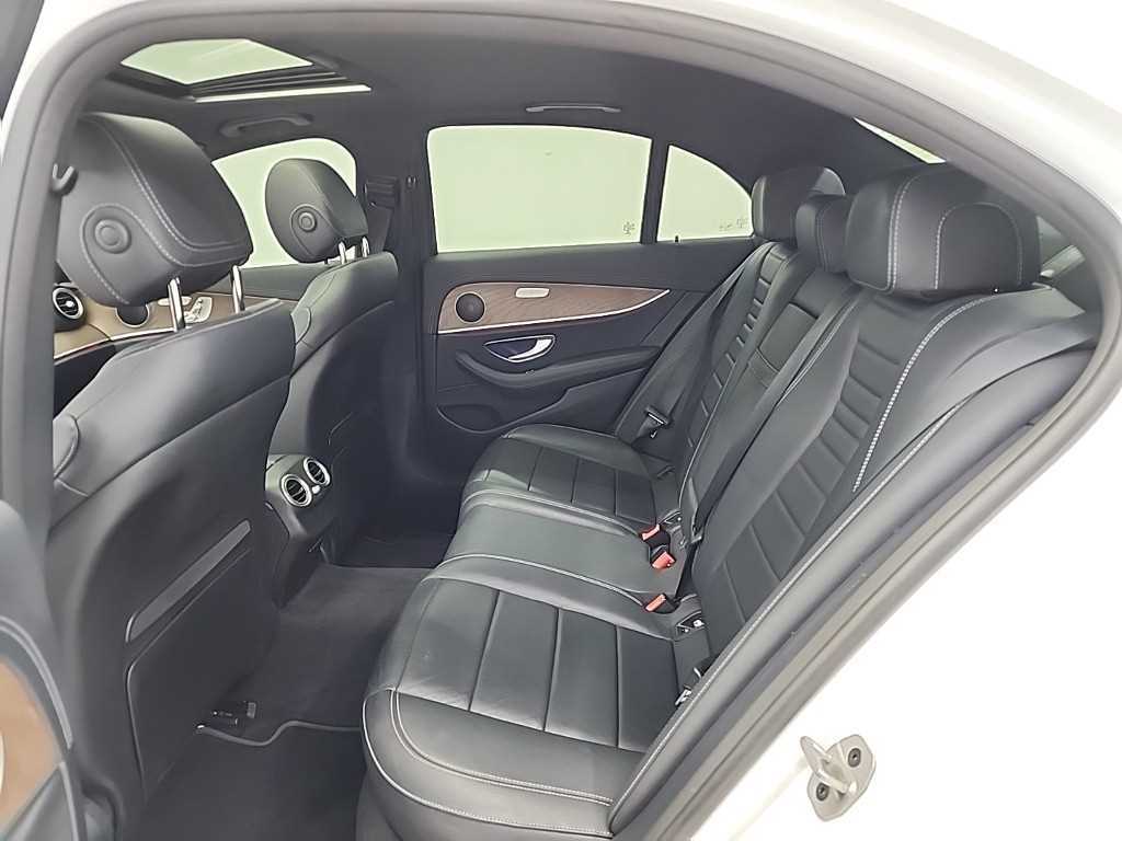 Mercedes Benz E class - Vista 12