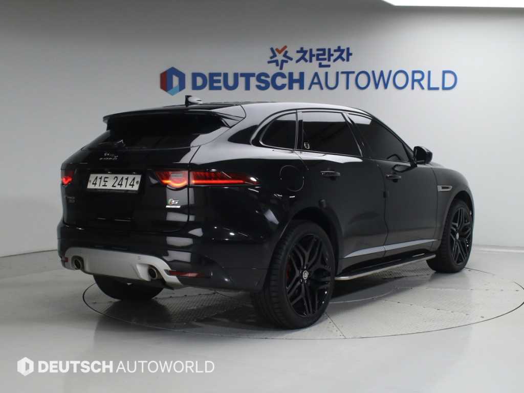 Jaguar F-PACE - Vista 2