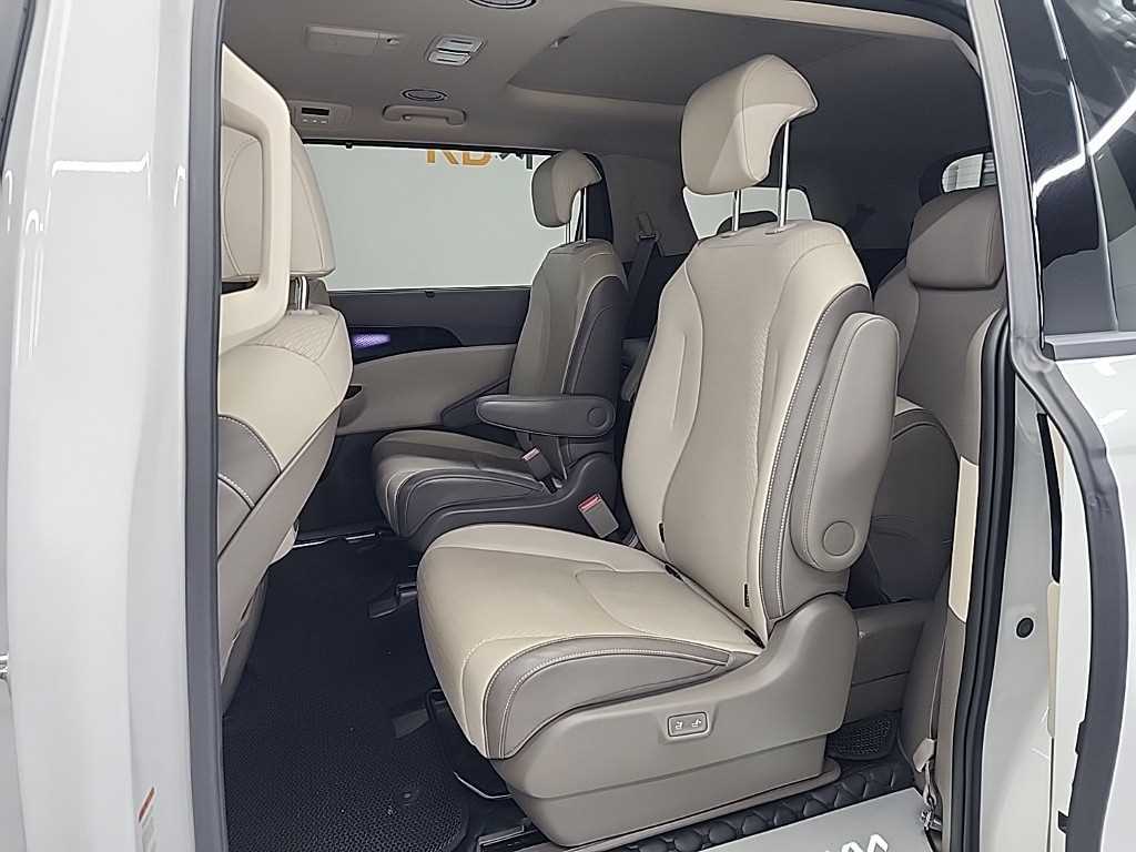 KIA Carnival - Vista 10