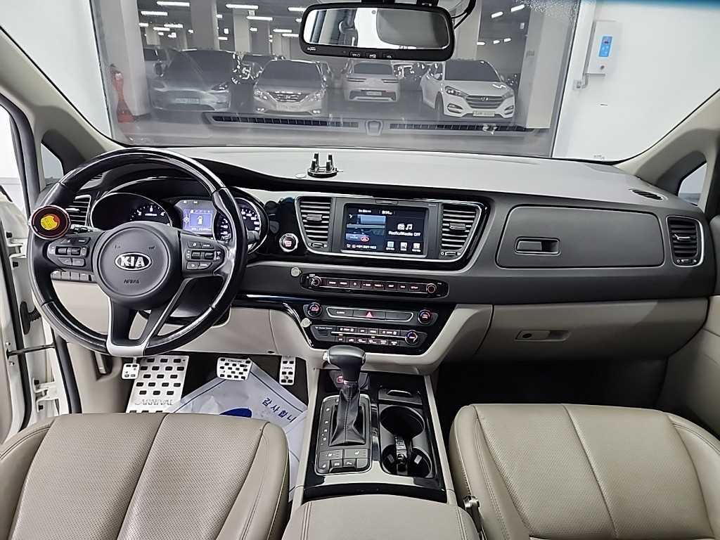 KIA Carnival - Vista 7