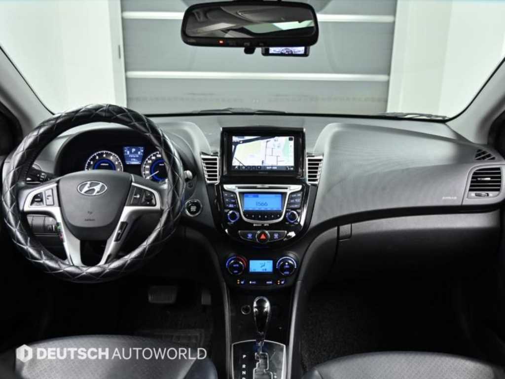 HYUNDAI Accent - Vista 7