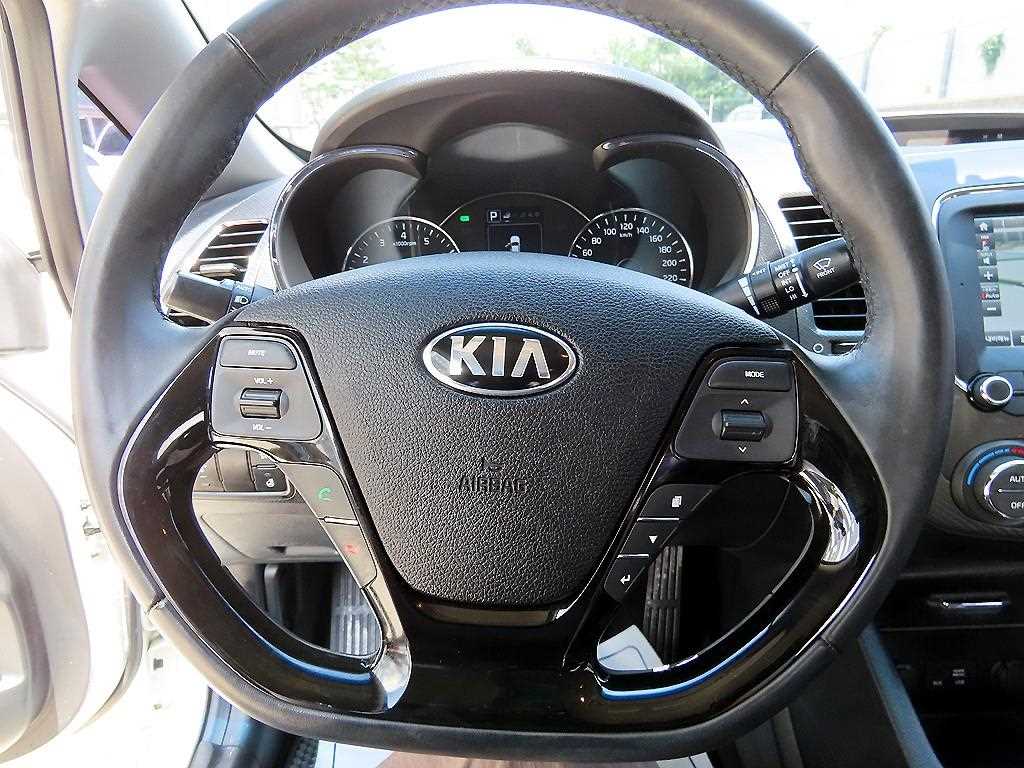 KIA K3 - Vista 8