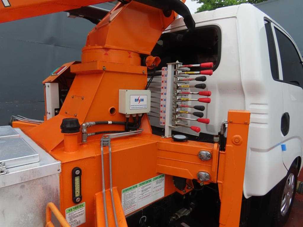 Small Truck Complaint (complaint vehicle) - Vista 8