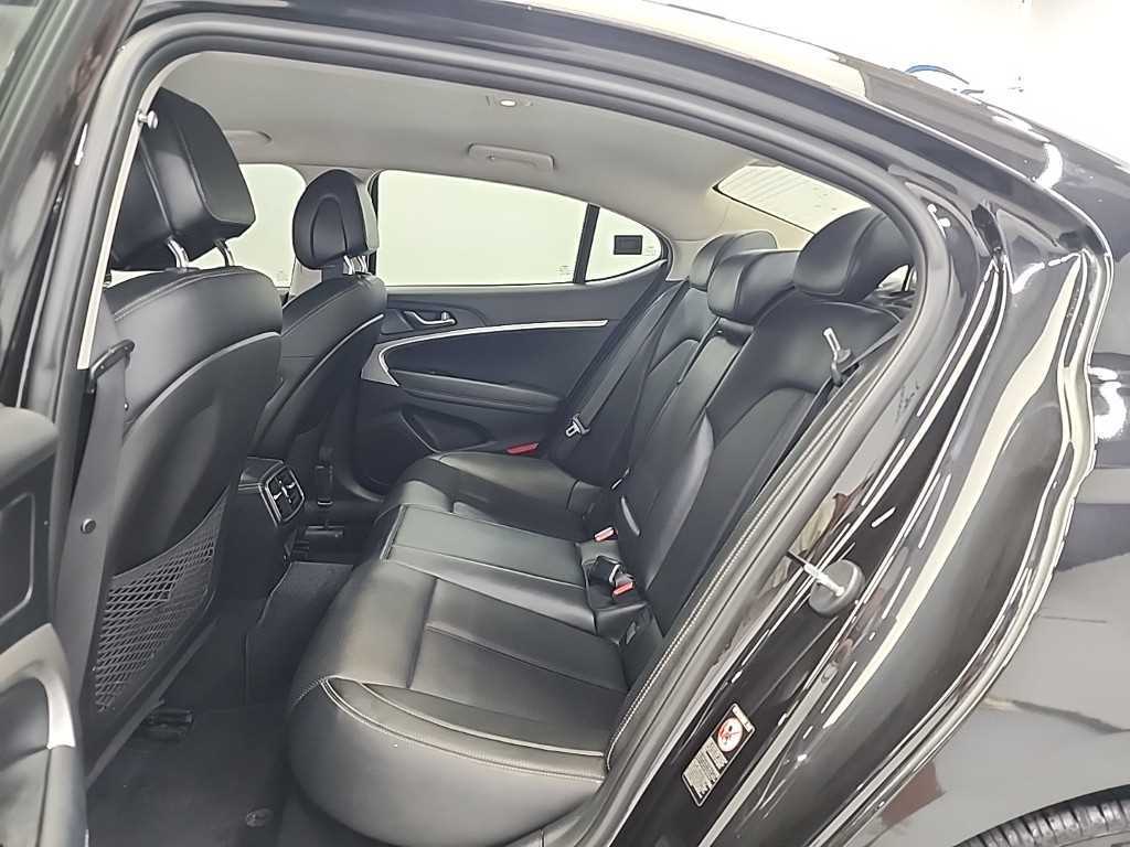 Genesis G70 - Vista 12
